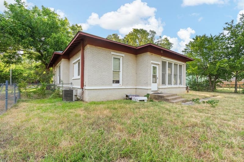 1313 N Robinson Street, Cleburne TX 76031 - Photo 27