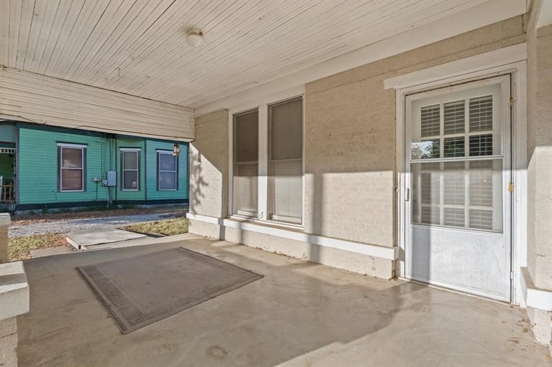 1313 N Robinson Street, Cleburne TX 76031 - Photo 2