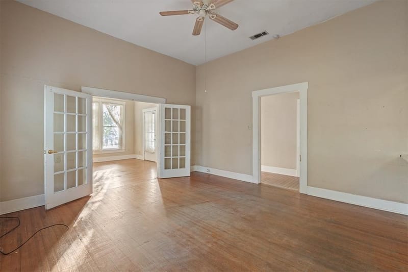 1313 N Robinson Street, Cleburne TX 76031 - Photo 6