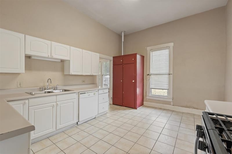 1313 N Robinson Street, Cleburne TX 76031 - Photo 12