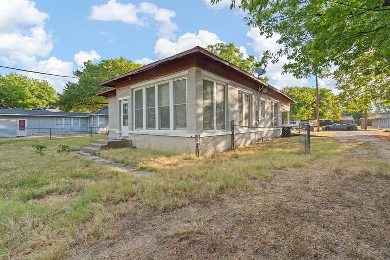 1313 N Robinson Street, Cleburne TX 76031 - Photo 26
