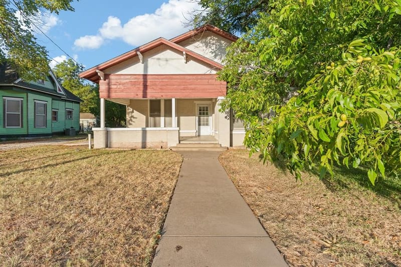 1313 N Robinson Street, Cleburne TX 76031