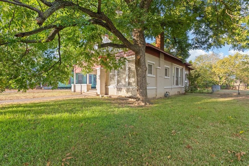 1313 N Robinson Street, Cleburne TX 76031 - Photo 28