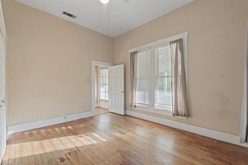 1313 N Robinson Street, Cleburne TX 76031 - Photo 15