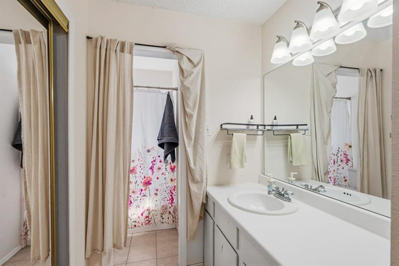 419 Buffalo Drive, Arlington TX 76013 - Photo 12