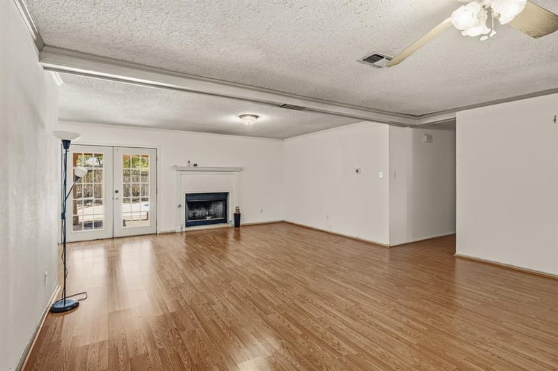 419 Buffalo Drive, Arlington TX 76013 - Photo 7