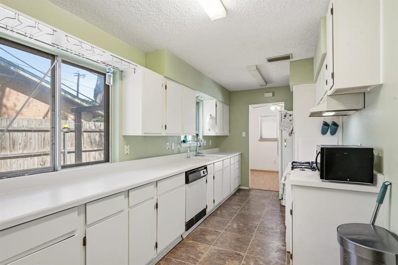 419 Buffalo Drive, Arlington TX 76013 - Photo 3