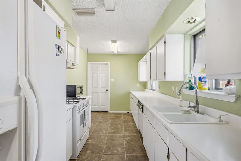 419 Buffalo Drive, Arlington TX 76013 - Photo 10