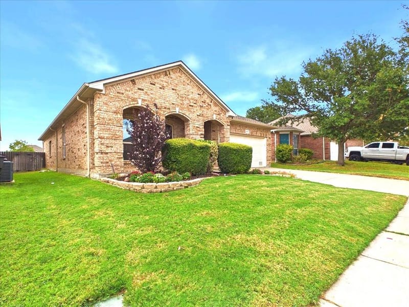 4057 Claymore Lane, Fort Worth TX 76244 - Photo 2