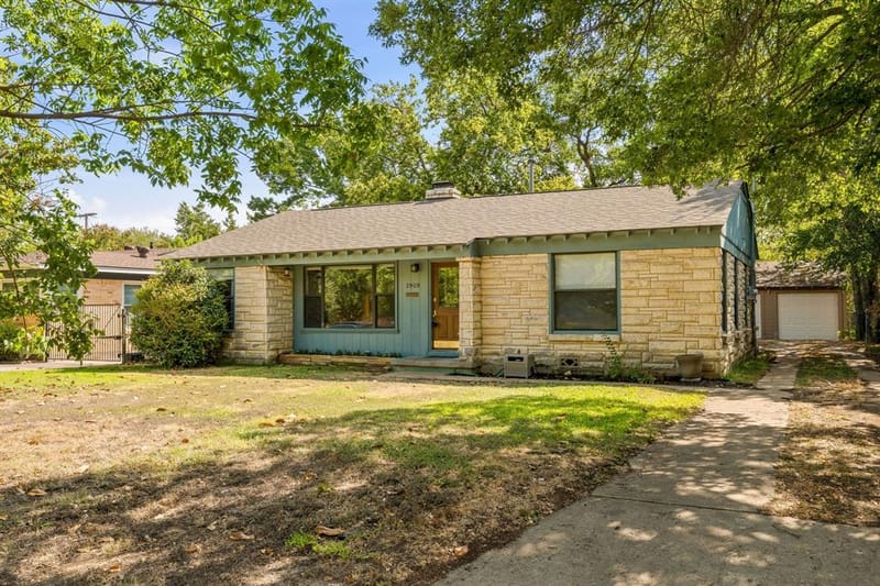 2909 Ryan Place Drive, Fort Worth TX 76110 - Photo 2