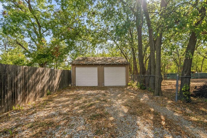 2909 Ryan Place Drive, Fort Worth TX 76110 - Photo 32