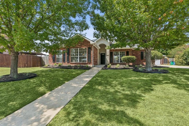 636 Whitetail Deer Lane, Crowley TX 76036 - Photo 2