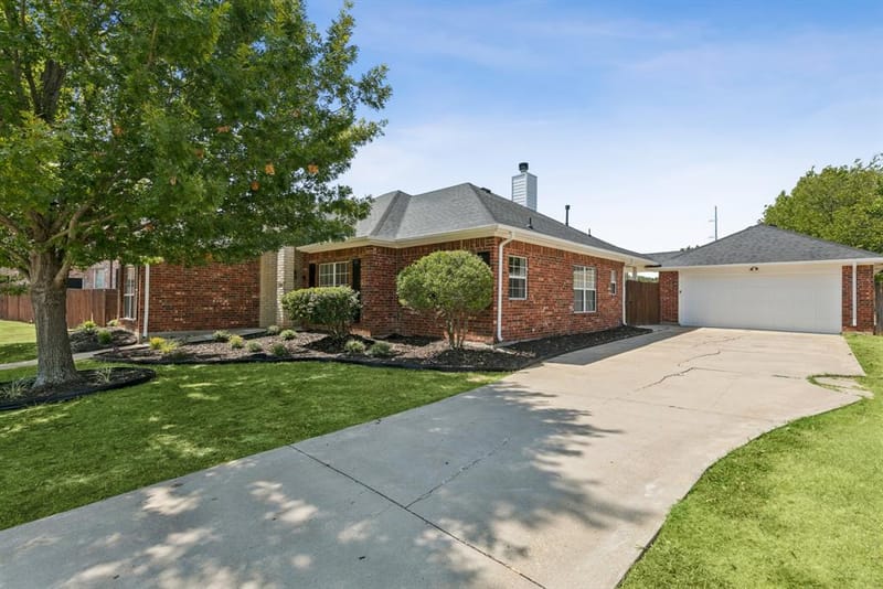 636 Whitetail Deer Lane, Crowley TX 76036 - Photo 5
