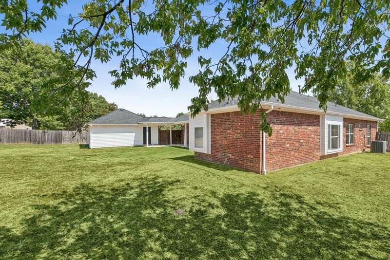 636 Whitetail Deer Lane, Crowley TX 76036 - Photo 10
