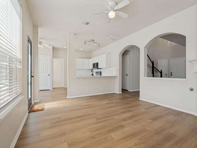307 Mary Pat Drive, Grand Prairie TX 75052 - Photo 6