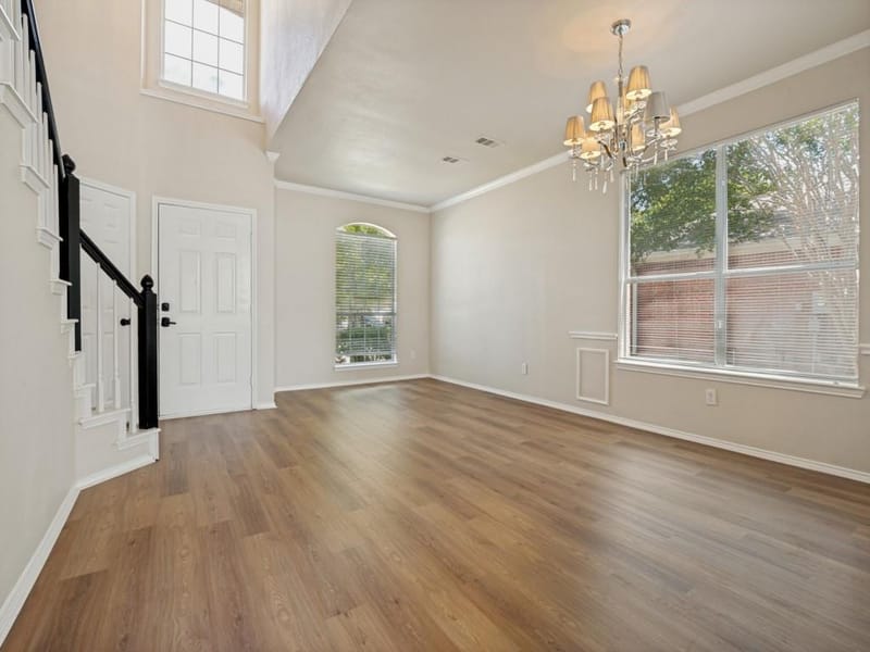 307 Mary Pat Drive, Grand Prairie TX 75052 - Photo 3