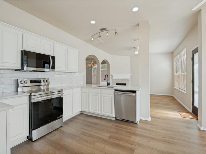 307 Mary Pat Drive, Grand Prairie TX 75052 - Photo 9