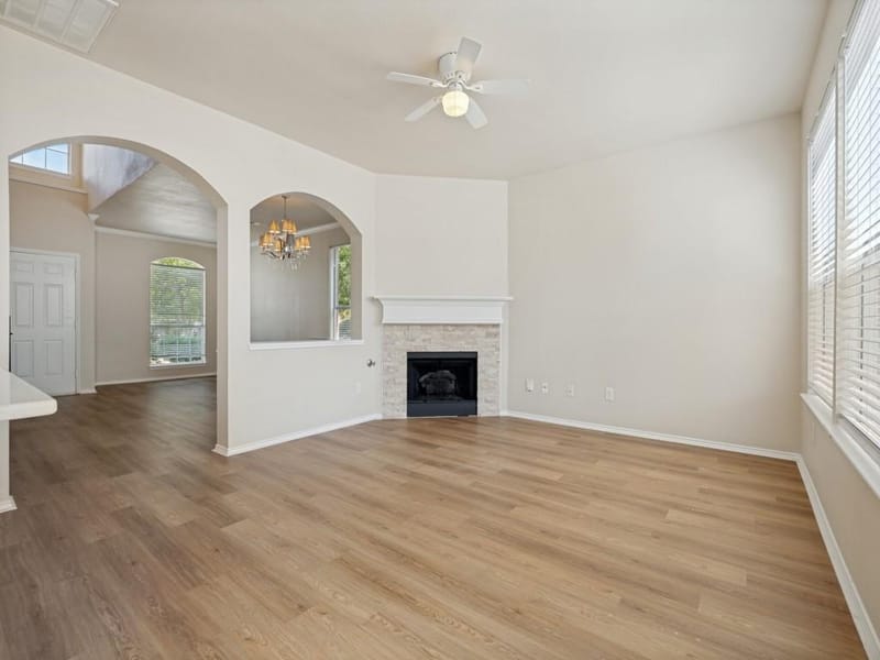 307 Mary Pat Drive, Grand Prairie TX 75052 - Photo 4