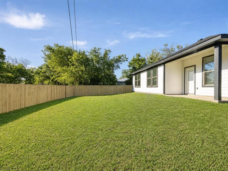 108 N Couch Street, Italy TX 76651