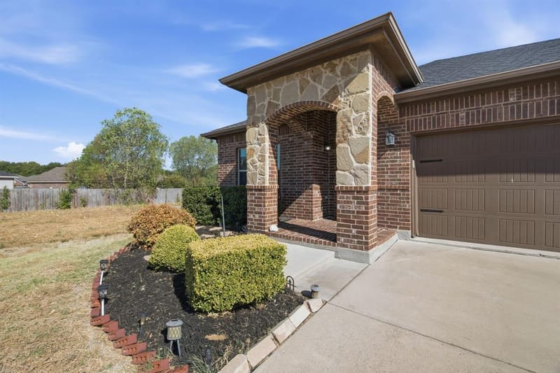7101 Creighton Court, Fort Worth TX 76120 - Photo 3