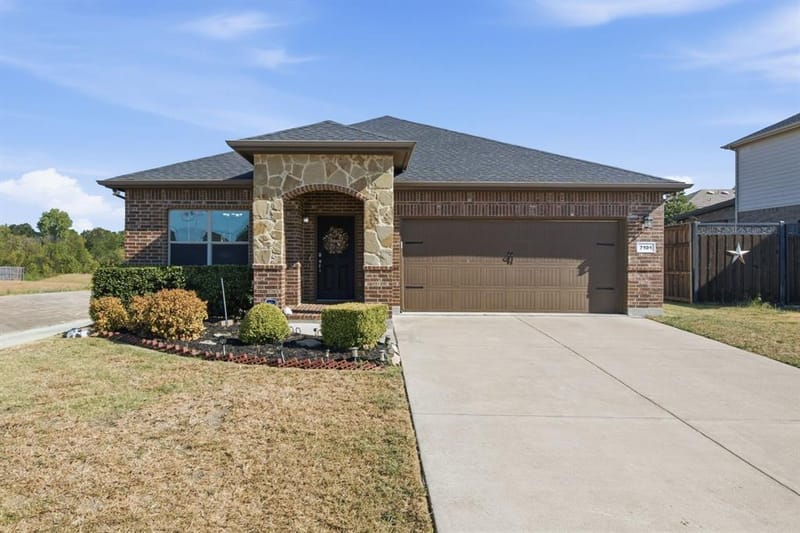 7101 Creighton Court, Fort Worth TX 76120