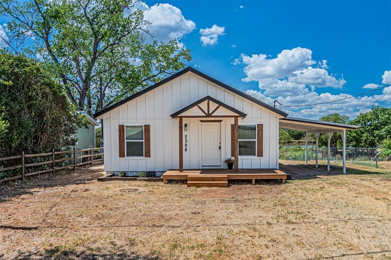 2308 Long Creek Court, Granbury TX 76049