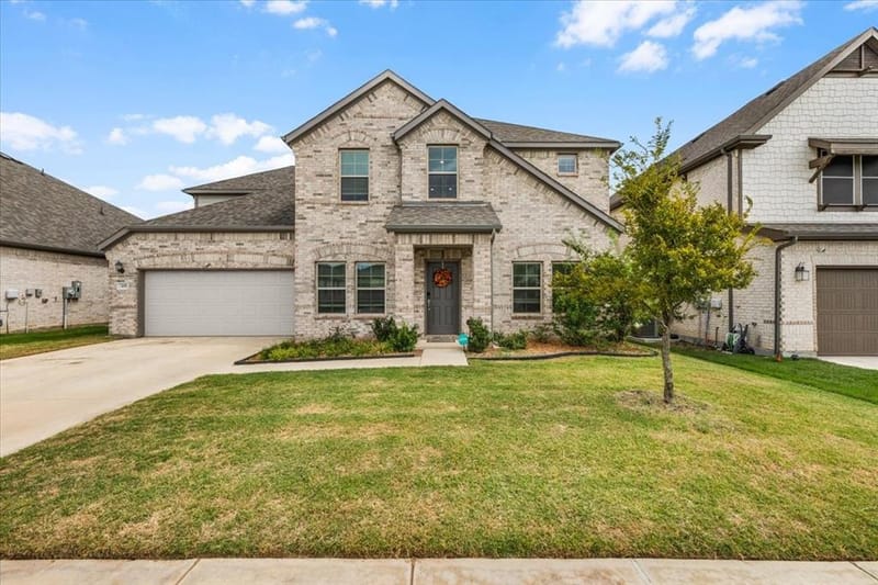 305 Laurel Drive, Justin TX 76247 - Photo 2