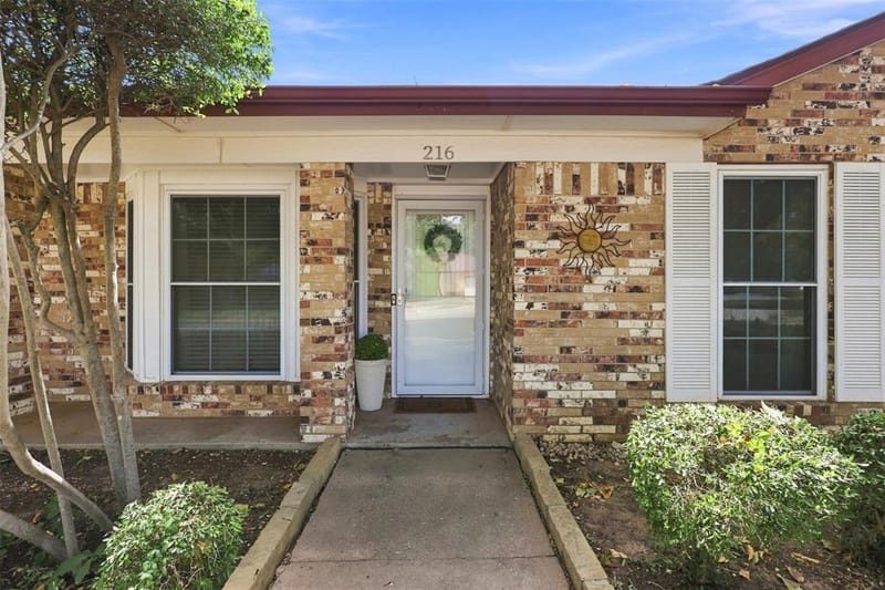 216 Old Hickory Drive, Irving TX 75060 - Photo 3