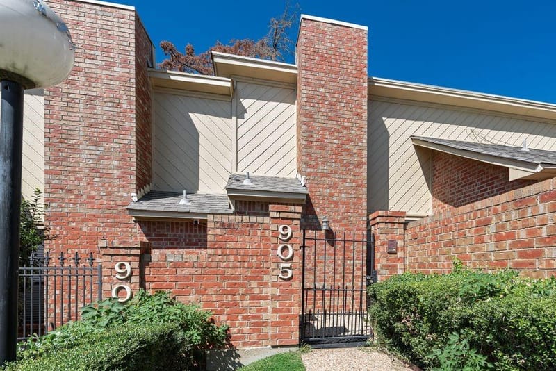 905 Cedarland Boulevard, Arlington TX 76011 - Photo 2