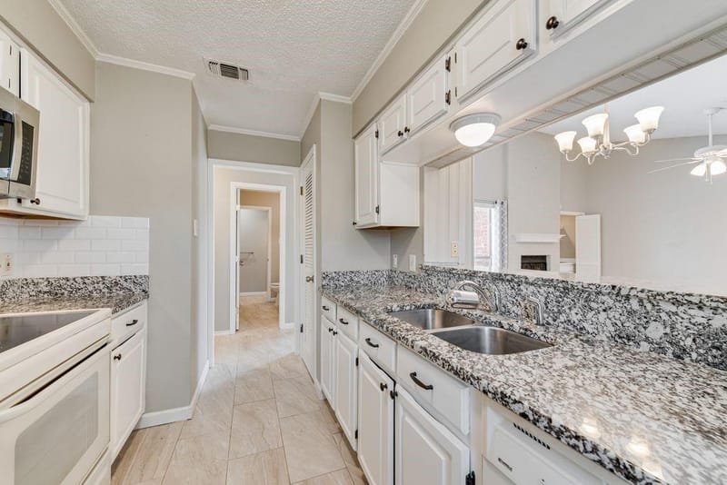 905 Cedarland Boulevard, Arlington TX 76011 - Photo 10