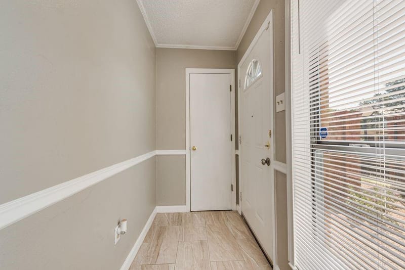 905 Cedarland Boulevard, Arlington TX 76011 - Photo 4