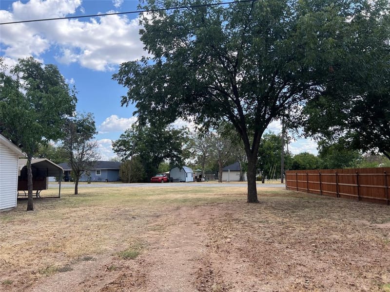 406 Broad Street, Nocona TX 76255 - Photo 24