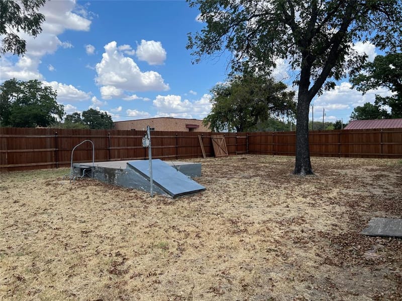 406 Broad Street, Nocona TX 76255 - Photo 25
