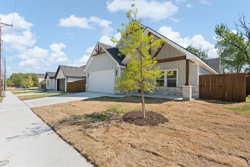 809 Tierney Road, Fort Worth TX 76112 - Photo 2