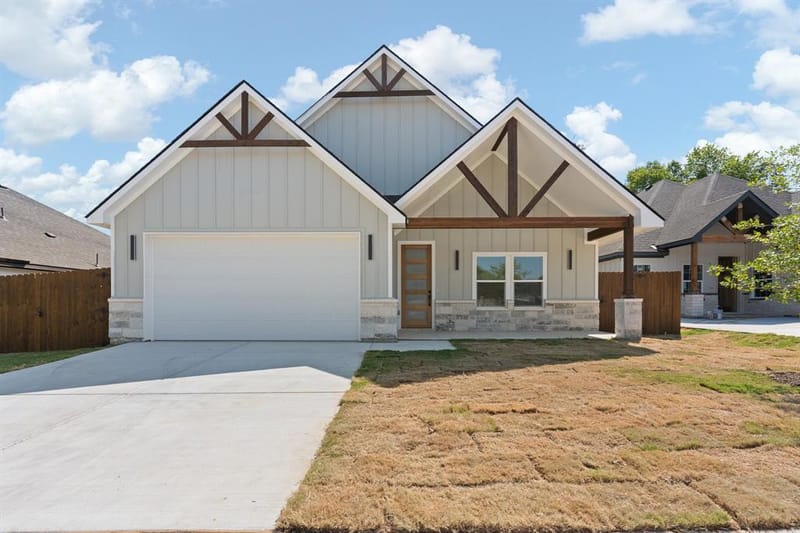 809 Tierney Road, Fort Worth TX 76112