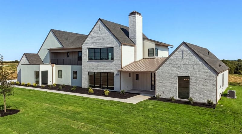 1071 Lakeway Drive, Sanger TX 76266