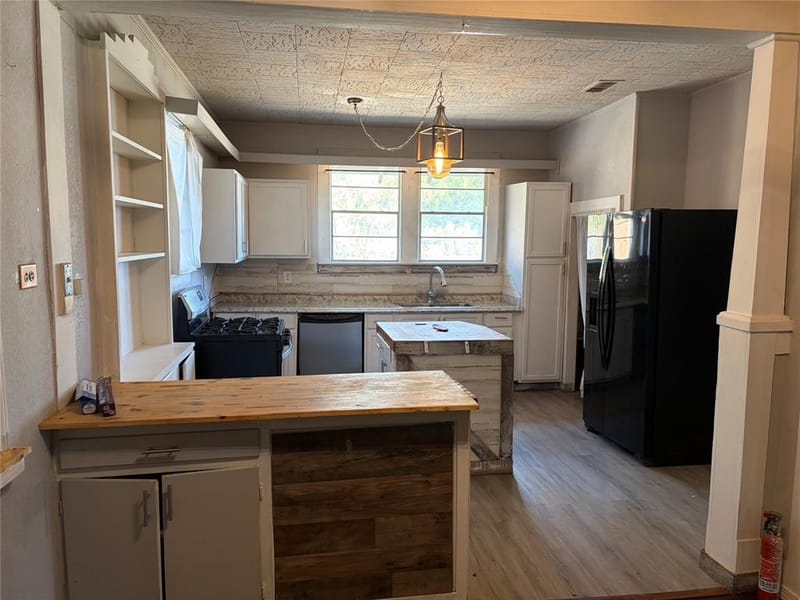 704 W Walcott Avenue, Comanche TX 76442 - Photo 16