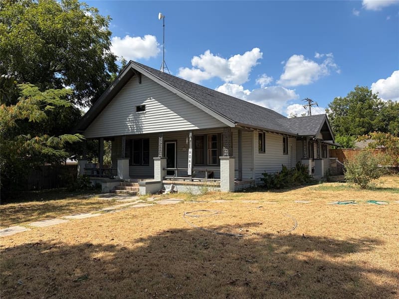 704 W Walcott Avenue, Comanche TX 76442