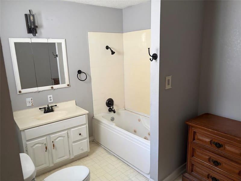 704 W Walcott Avenue, Comanche TX 76442 - Photo 9
