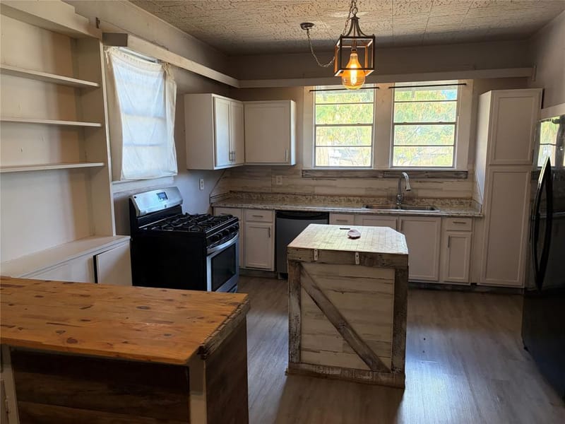 704 W Walcott Avenue, Comanche TX 76442 - Photo 15