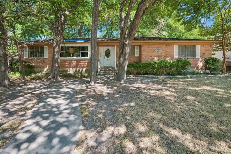 11232 Yorkmont Circle, Dallas TX 75218 - Photo 2