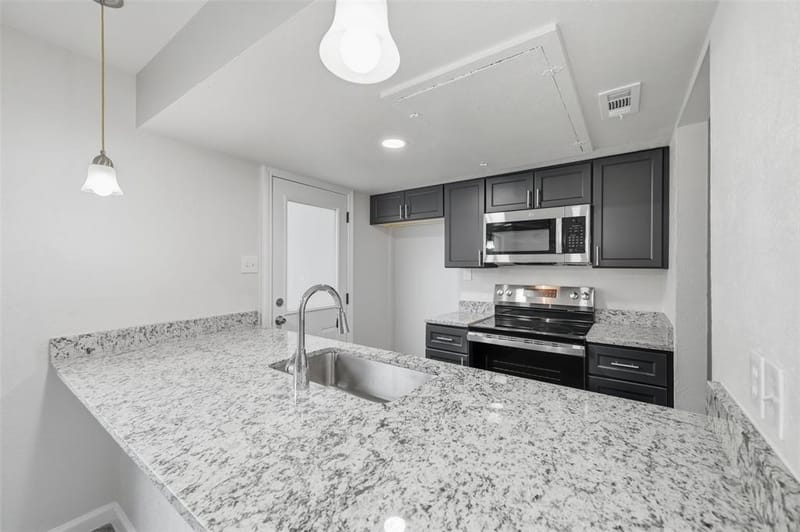 2702 Douglas Avenue # 121, Dallas TX 75219 - Photo 16