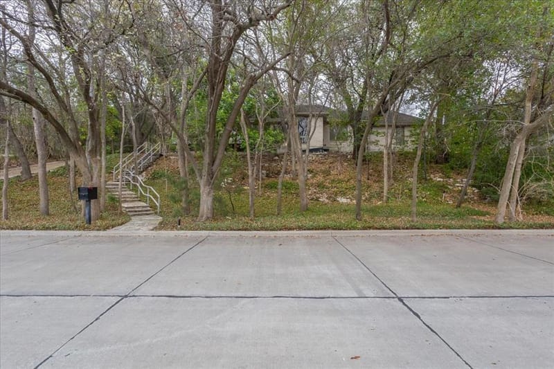 2001 Deepdale Drive, Westover Hills TX 76107 - Photo 2