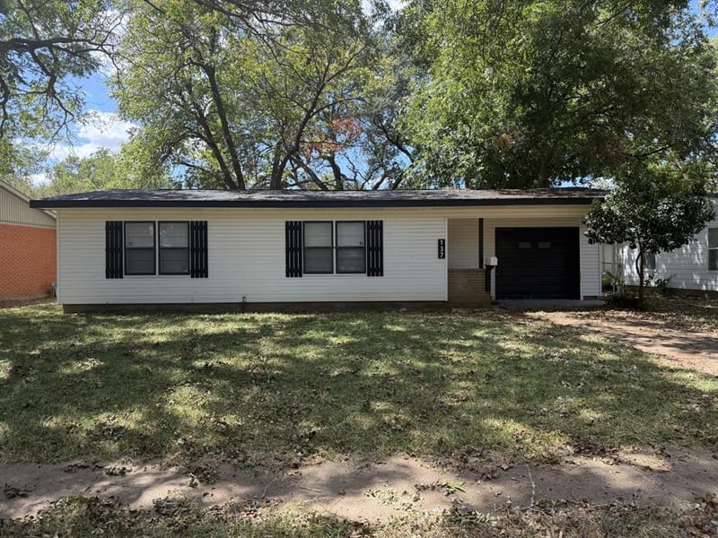 137 Bowie Street, McGregor TX 76657