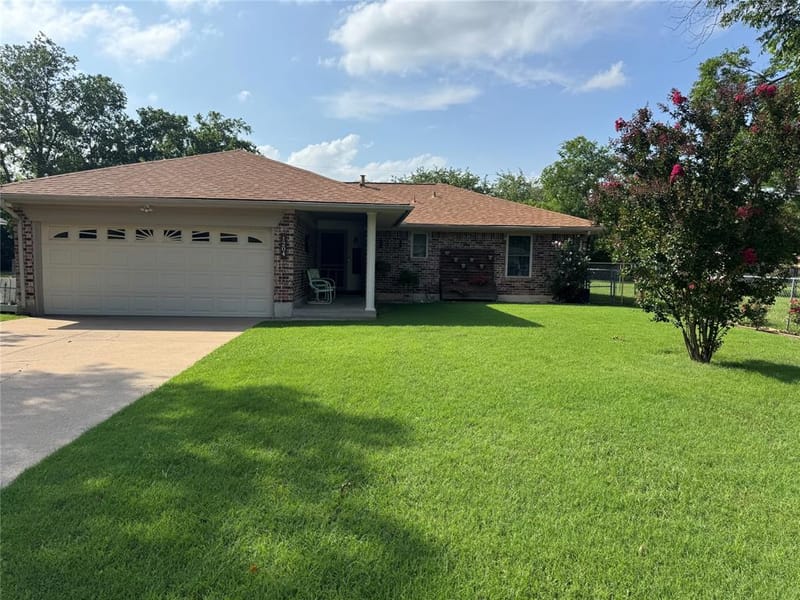 1204 Chester Street, Cleburne TX 76033