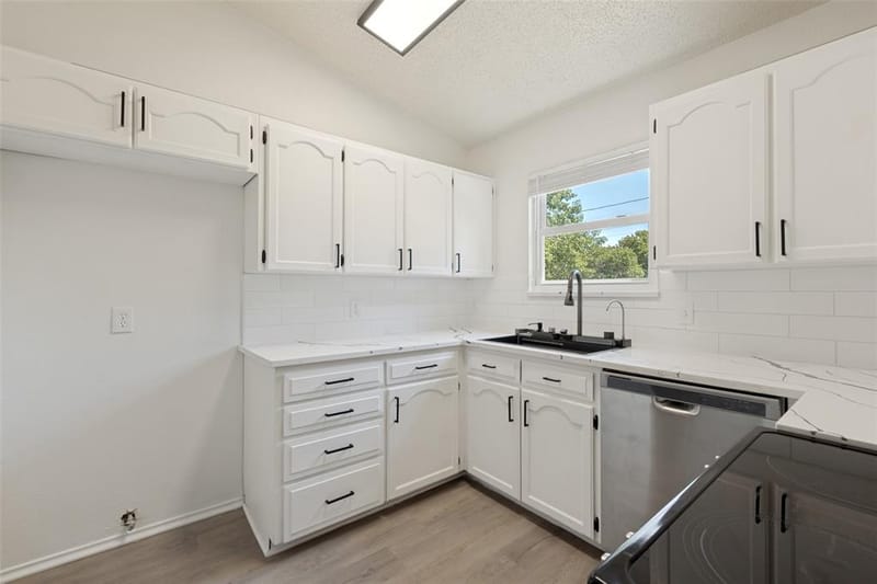 6107 Yorkford Drive, Arlington TX 76001 - Photo 7