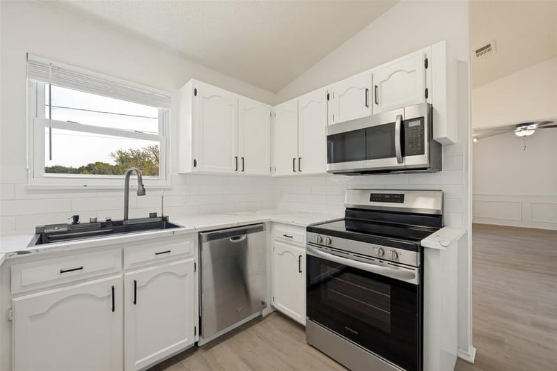 6107 Yorkford Drive, Arlington TX 76001 - Photo 9