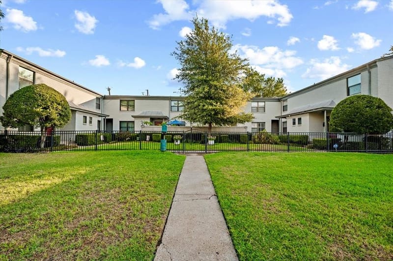 4918 Lahoma Street # 4918, Dallas TX 75235 - Photo 2
