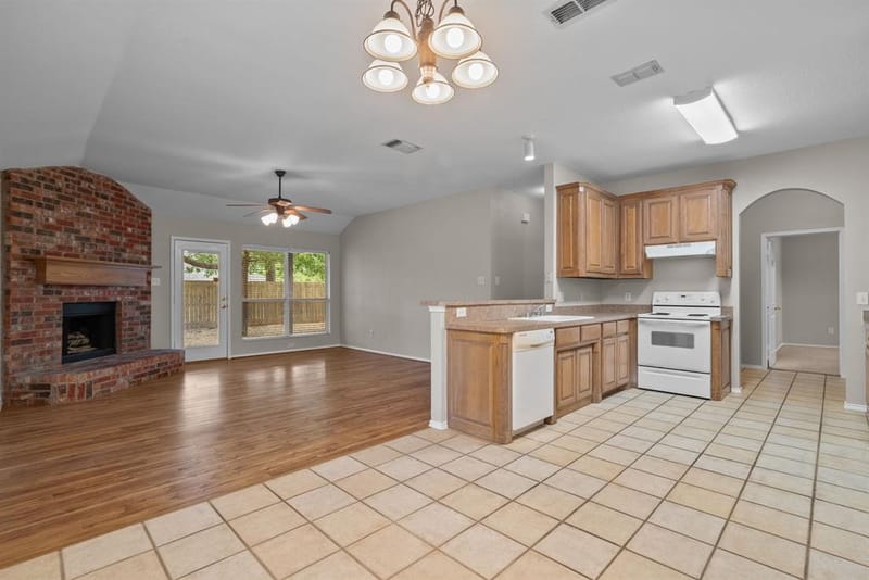 130 Deanna Lane, Weatherford TX 76087 - Photo 7
