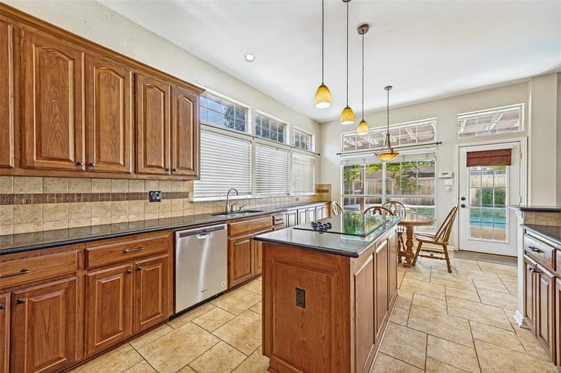 821 Shorewood Drive, Coppell TX 75019 - Photo 6